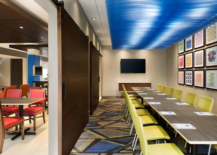 Holiday Inn Express - Mccook By Ihg